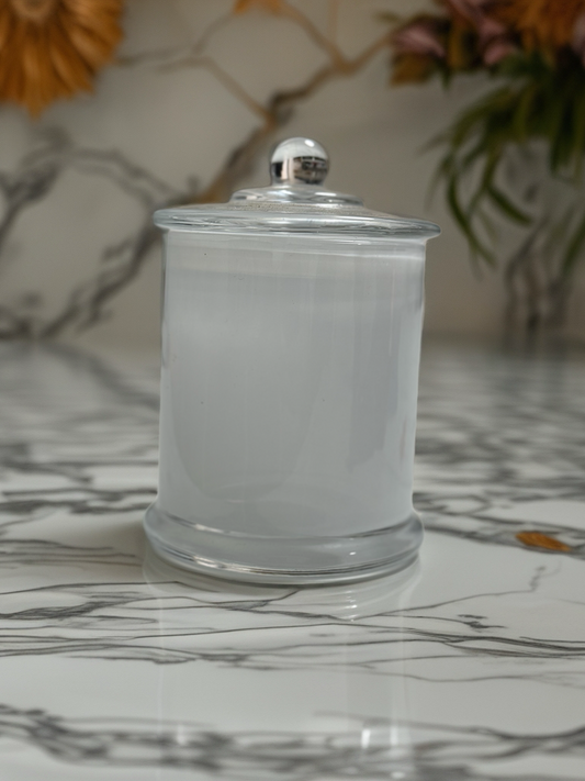 Large vessel with knob lid
