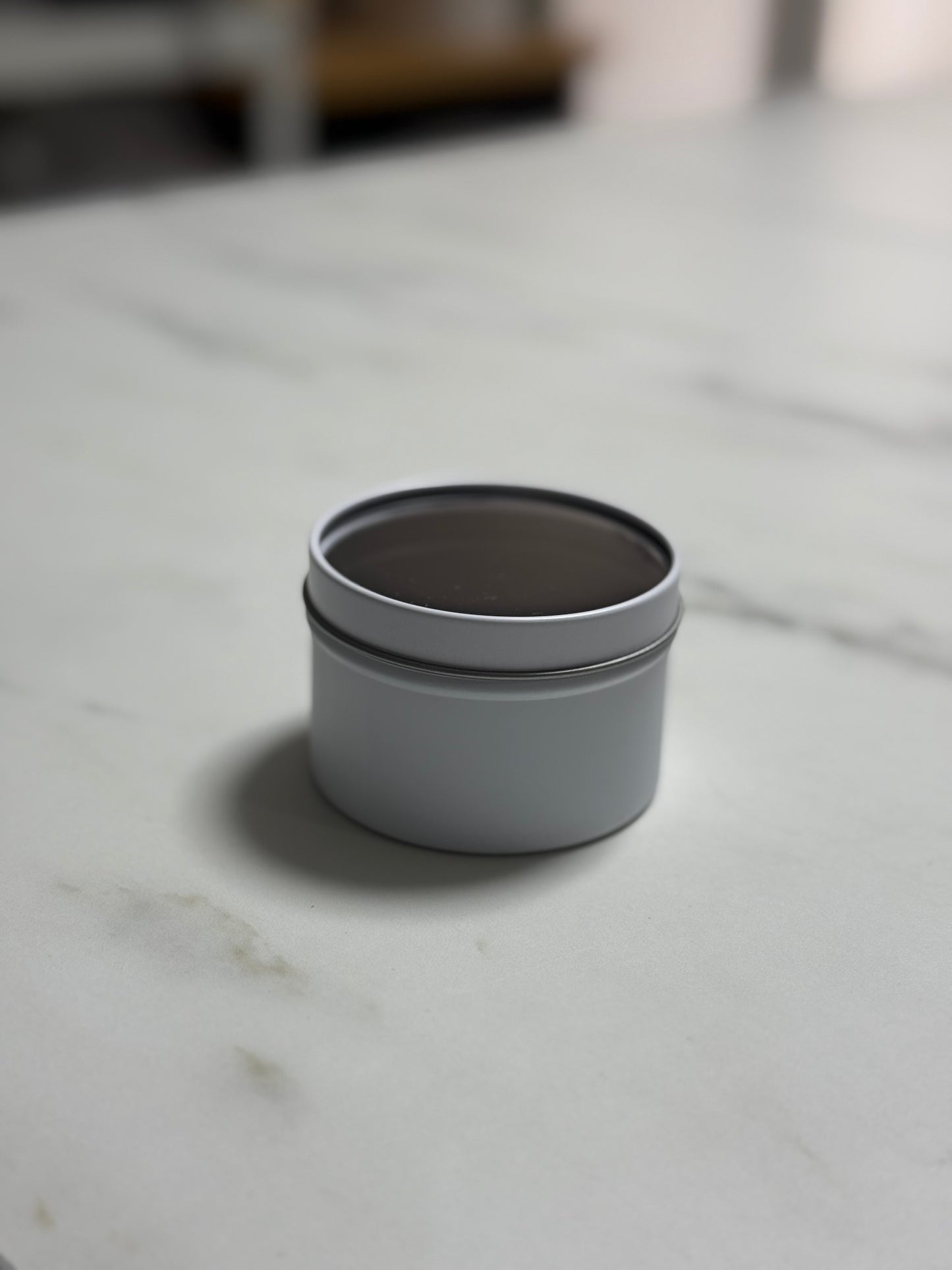 White travel tin with clear lid