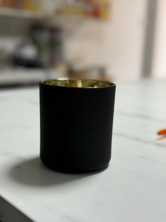 Large Black Vogue
