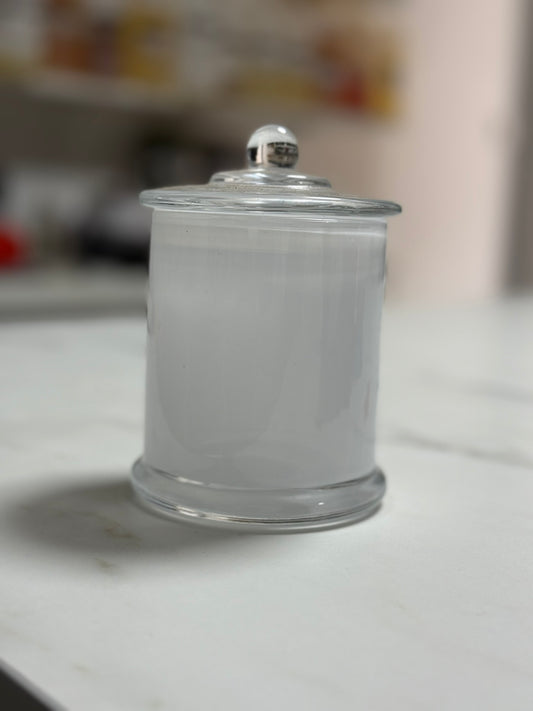 Large vessel with knob lid